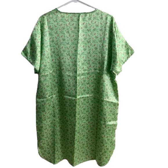 Green Night Gown with Rose Print 🆕 - Picture 2 of 4
